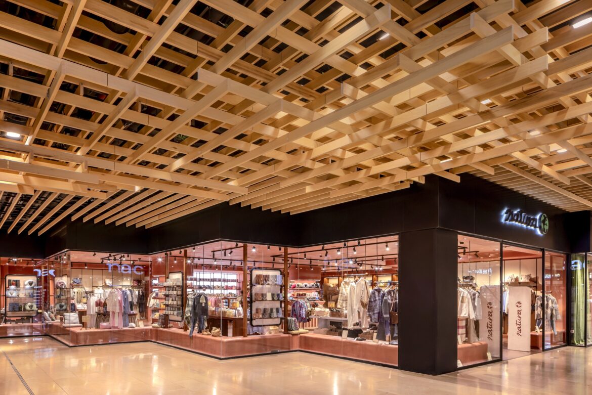 Multilayer CombiLine Ceiling Transforms Illa Diagonal’s Interior