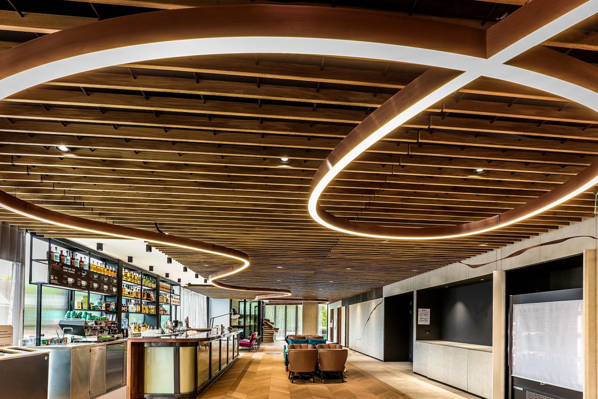 Paris-Charles De Gaulle Airport: high-quality wood ceilings and cladding  for the renovation of several halls